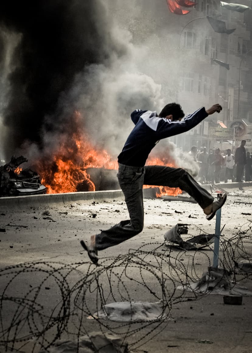 IRAQ BETWEEN PAIN AND HOPE